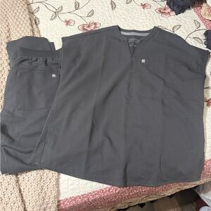 Fabletics Charcoal Scrub set